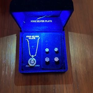 NWT danecraft necklace and earrings combo